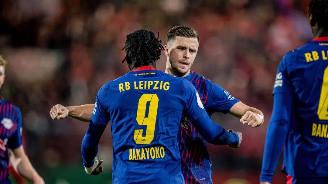 今晚门兴格拉德巴赫调整名单以备西甲，状态回暖环节打磨，球迷炸锅，赛季目标并未改变的简单介绍