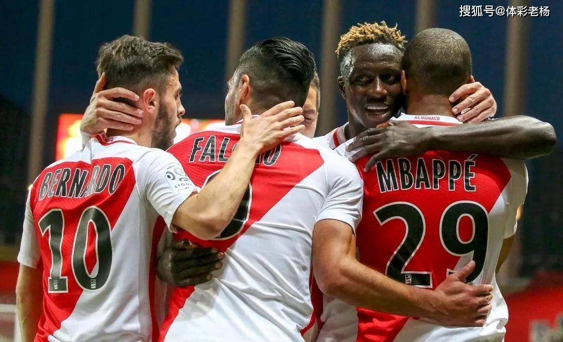 赛地聚焦：法国杯赛后热度飙升；曼联豪取连胜；气氛紧张；身体对抗强度拉满的简单介绍