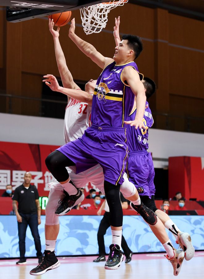 jiuyou sports-赛地聚焦——CBA常规赛清晨热度飙升，山东男篮外线爆发，更衣室稳定，年轻球员得到机会的简单介绍-jiuyou sports
