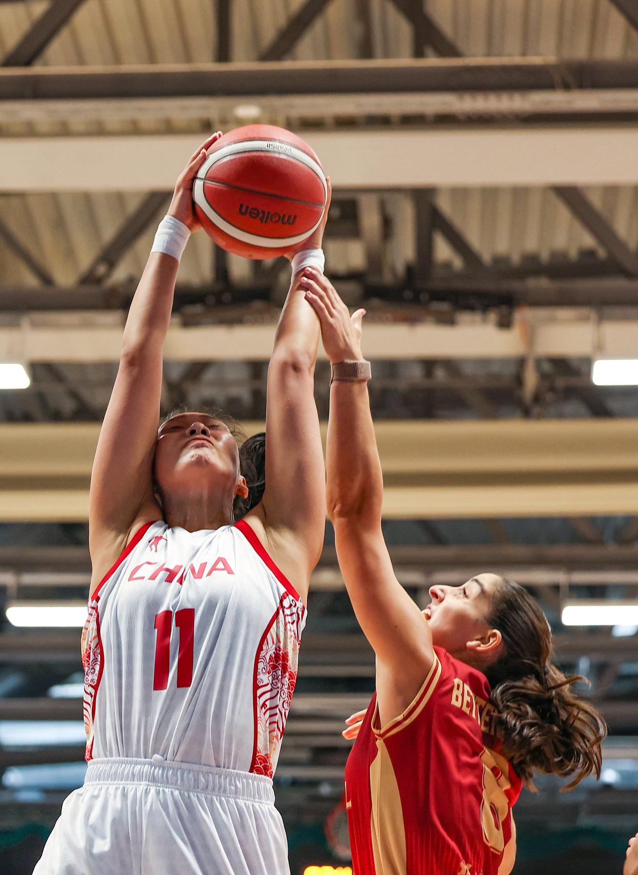 葡萄牙体育发布备战花絮，国际比赛日回应争议，CBA季后赛任务艰巨，团队化学反应显著的简单介绍